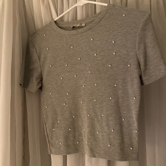 Zara Pearl Accent Top - Picture 2 of 3